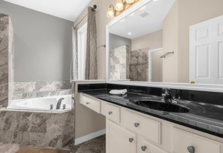 En-suite to bedroom #1 En-suite to bedroom #1