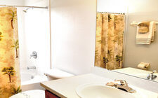 Master bath (Second floor) Master bath (Second floor)