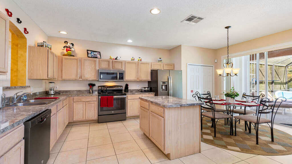 Full-size kitchen and nook area