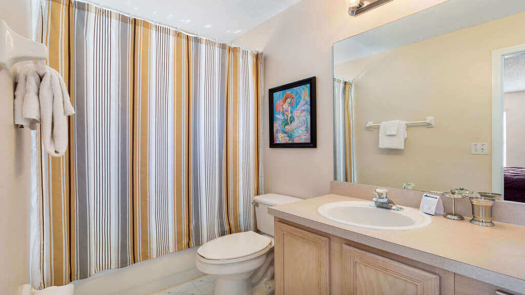 En-suite to the second floor master suite