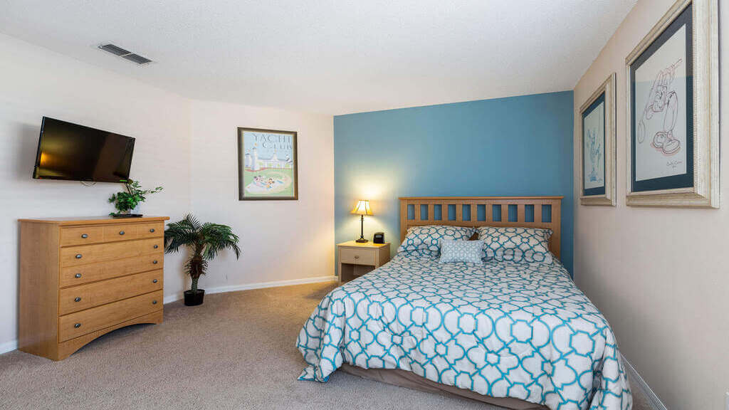 Bedroom #4: Bedroom has a full size bed