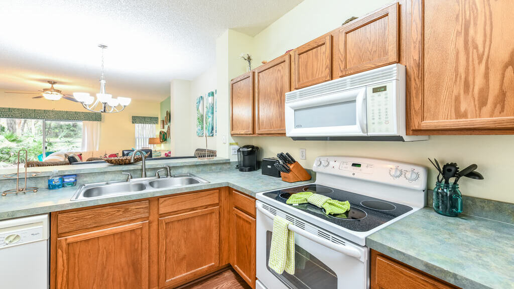 Kitchen has all appliances