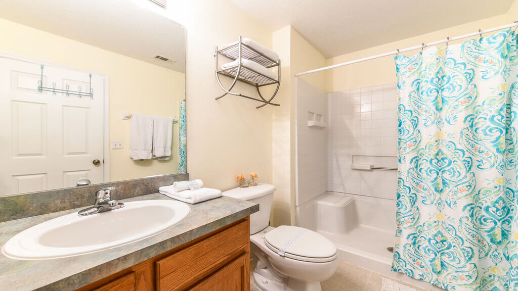 En-suite to Bedroom #1