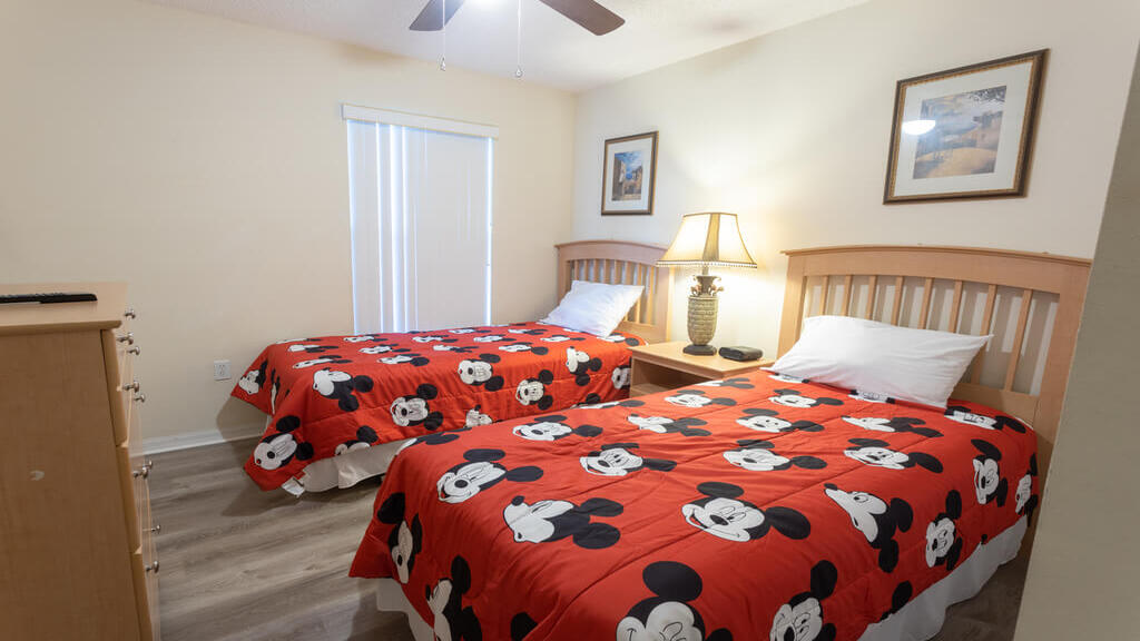 Bedroom #3 with two twin beds