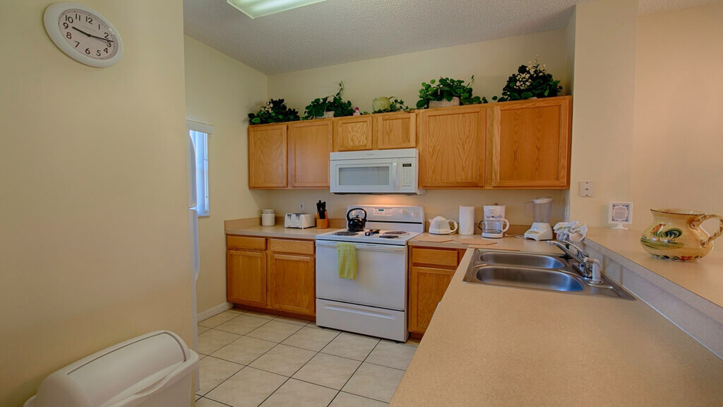 Full size kitchen