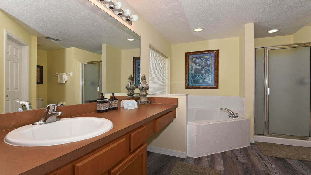 En-suite to master bedroom