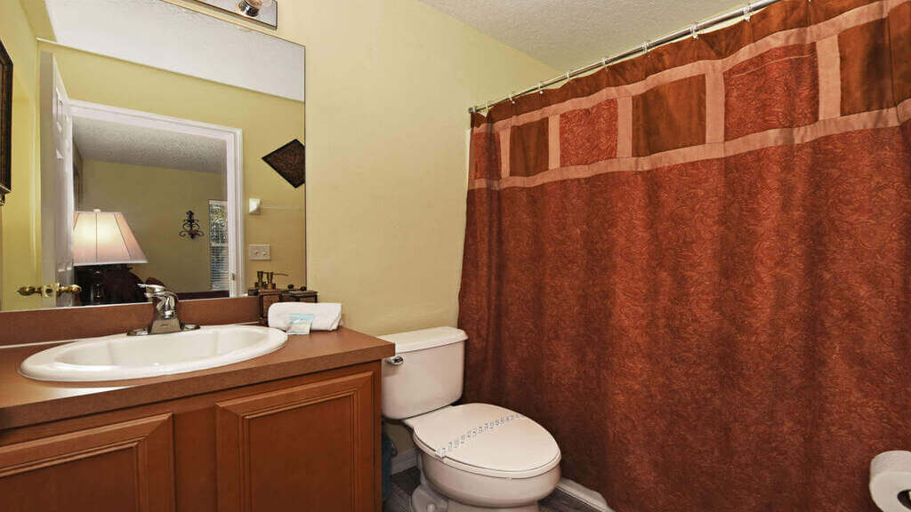 En-suite to Second floor bedroom