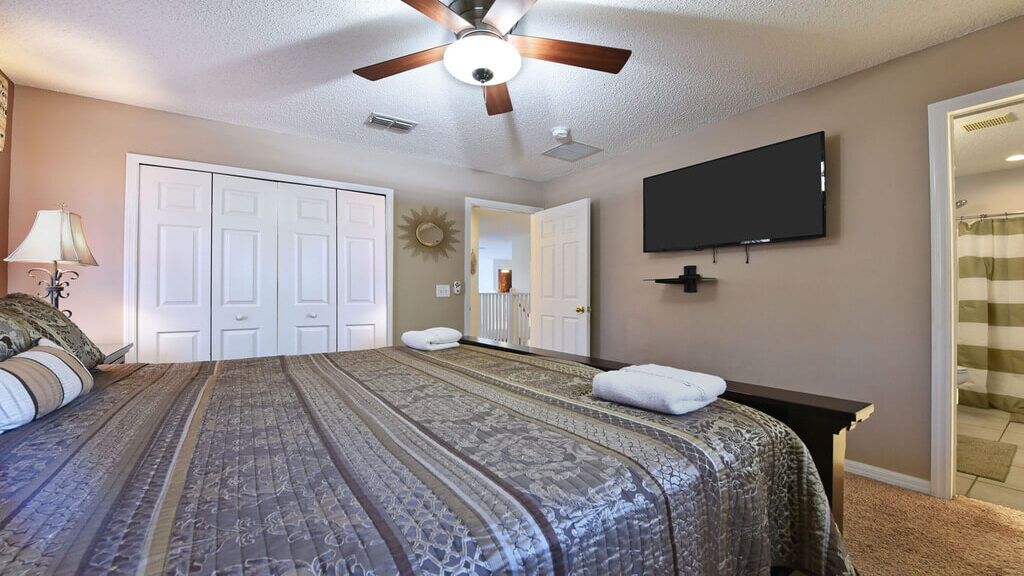 Master bedroom #5: Offers a 50" ROKU-SMART TV