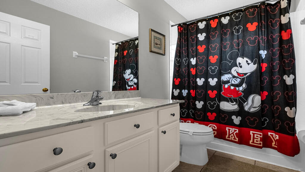 Bathroom #3 - Full-size family bathroom