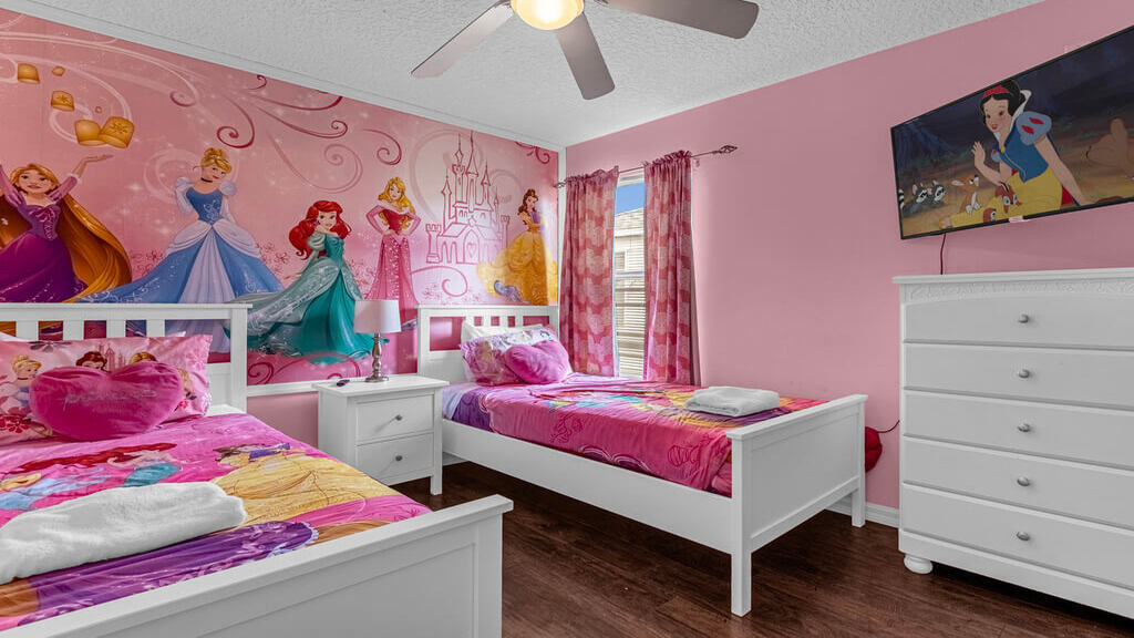 Bedroom #5: Two twin beds, flat-screen SMART TV