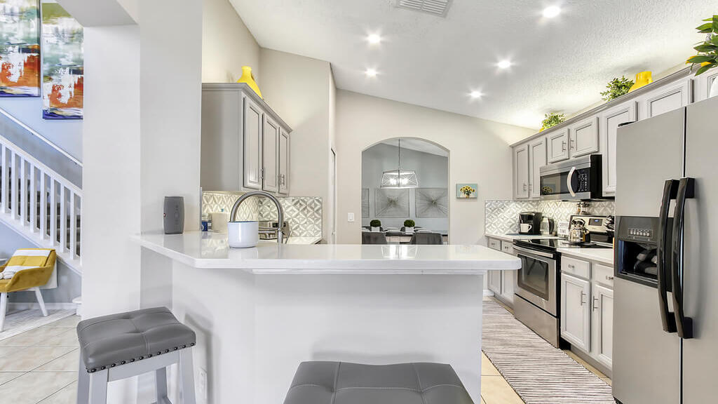 Full-size kitchen with all appliances