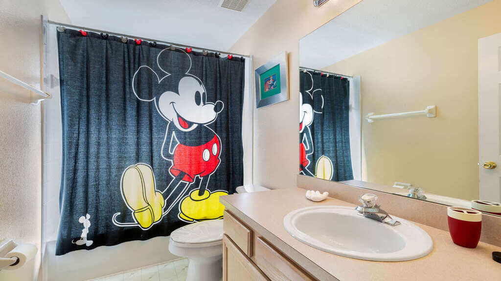 Family bathroom #1