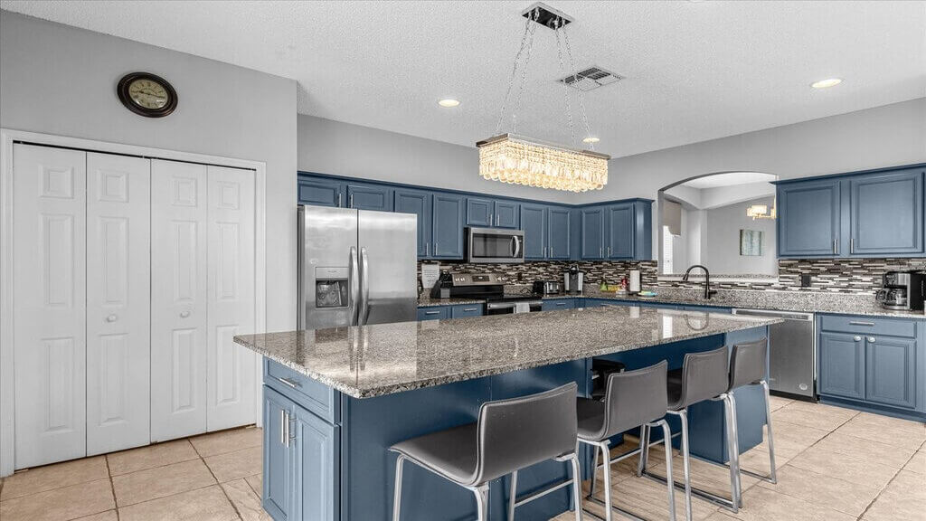 Spacious kitchen and  nook area