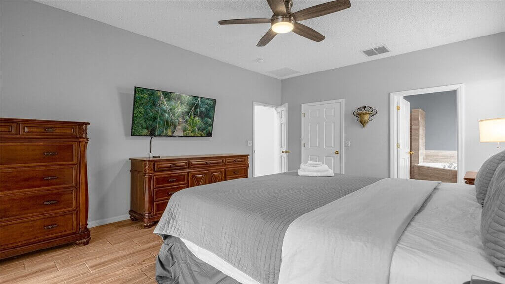 Bedroom #1: This bedroom has a SMART TV