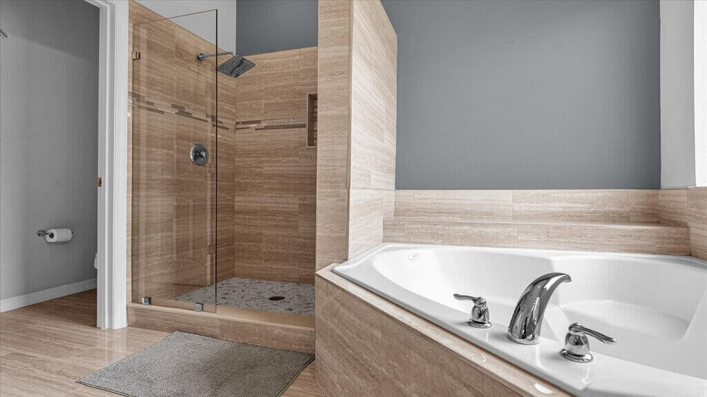 En-suite to Bedroom #1