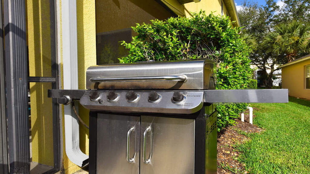Complementary BBQ grill included