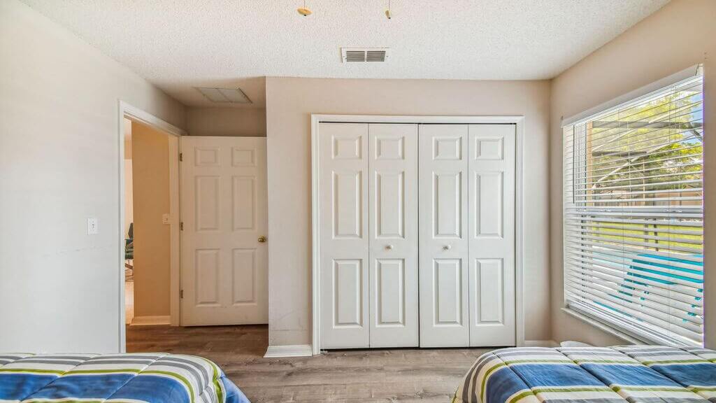 Bedroom #3: Kids bedroom with two twin beds