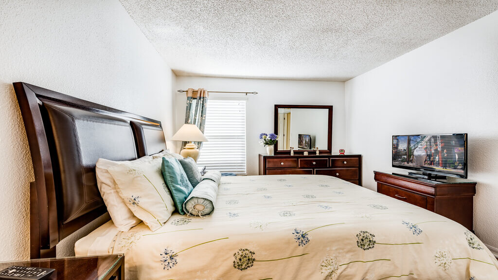 Master Suite #2 with queen bed and en-suite