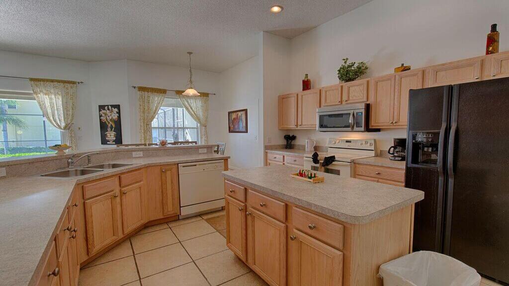 Kitchen has all pots and pans