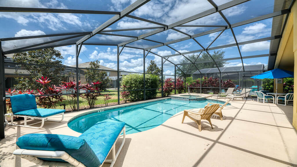 Pool fence to keep the kids safe is available