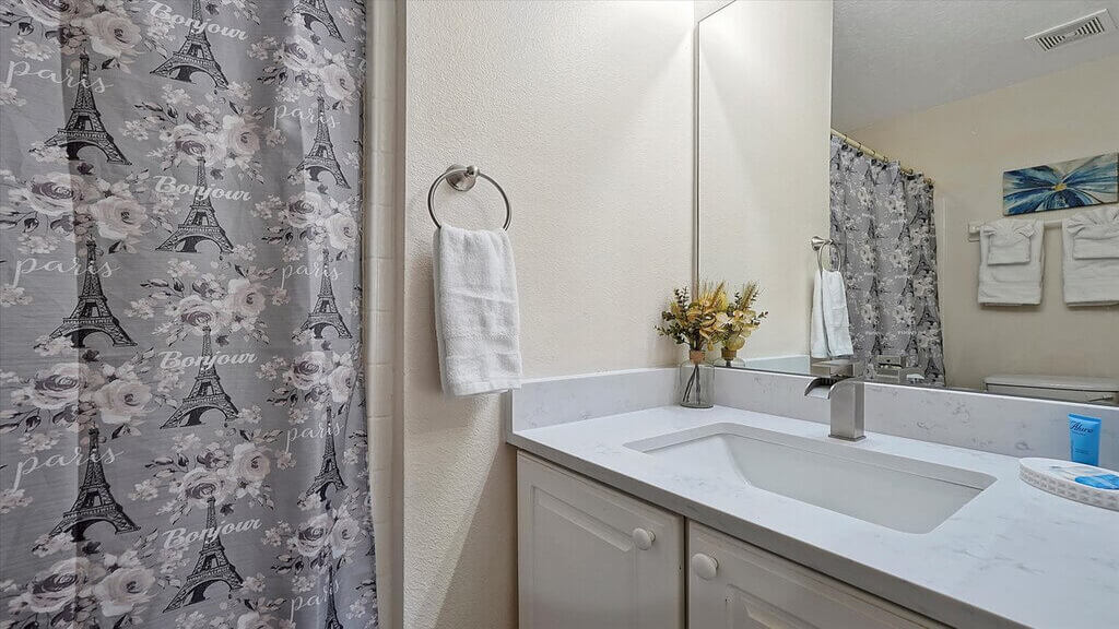 En-suite for bedroom #2