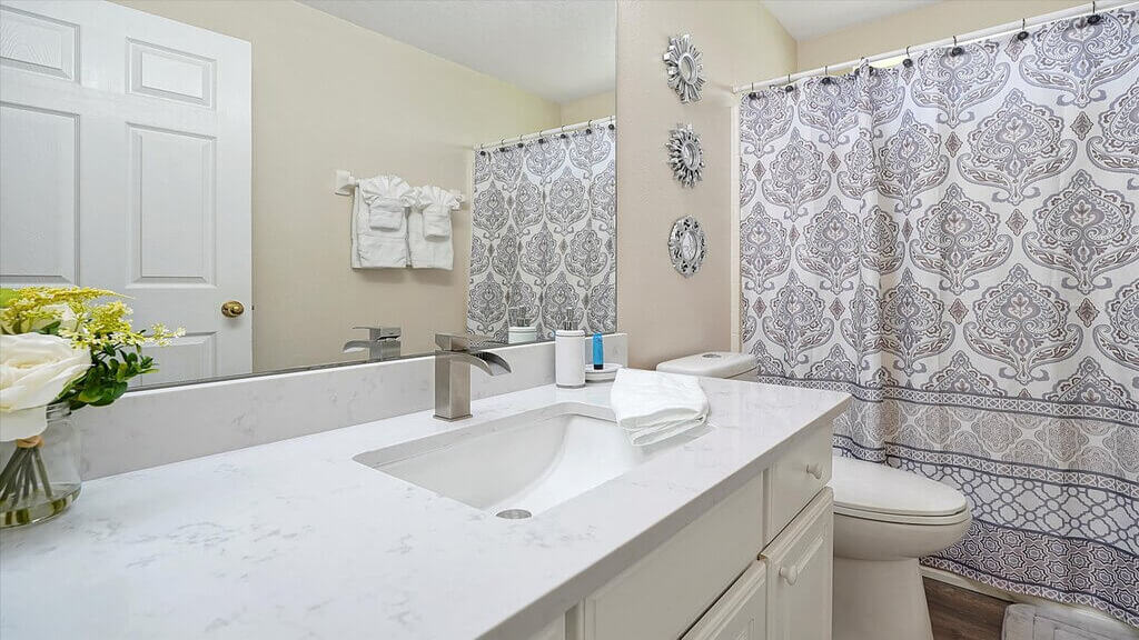 En-suite for bedroom #2