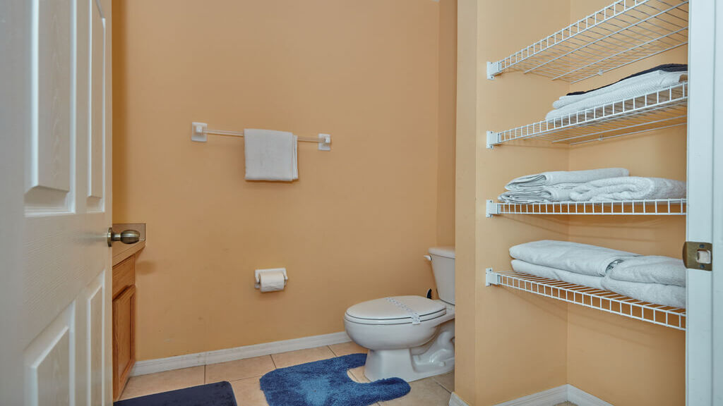 Powder room - Half-bath