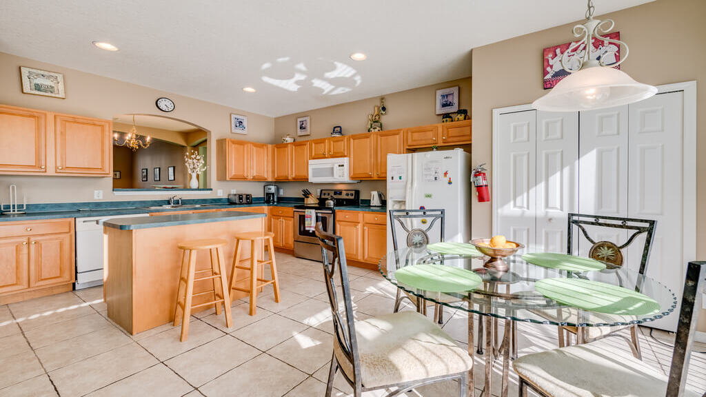 Full size kitchen