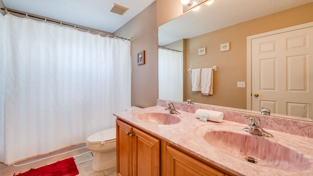En-suite to master bedroom